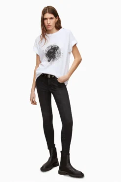 All Saints AllSaints White Lia Imogen Boy T-Shirt 11 All Saints AllSaints White Lia Imogen Boy T-Shirt -ALLSAINTS Sales unnamed file 325 scaled